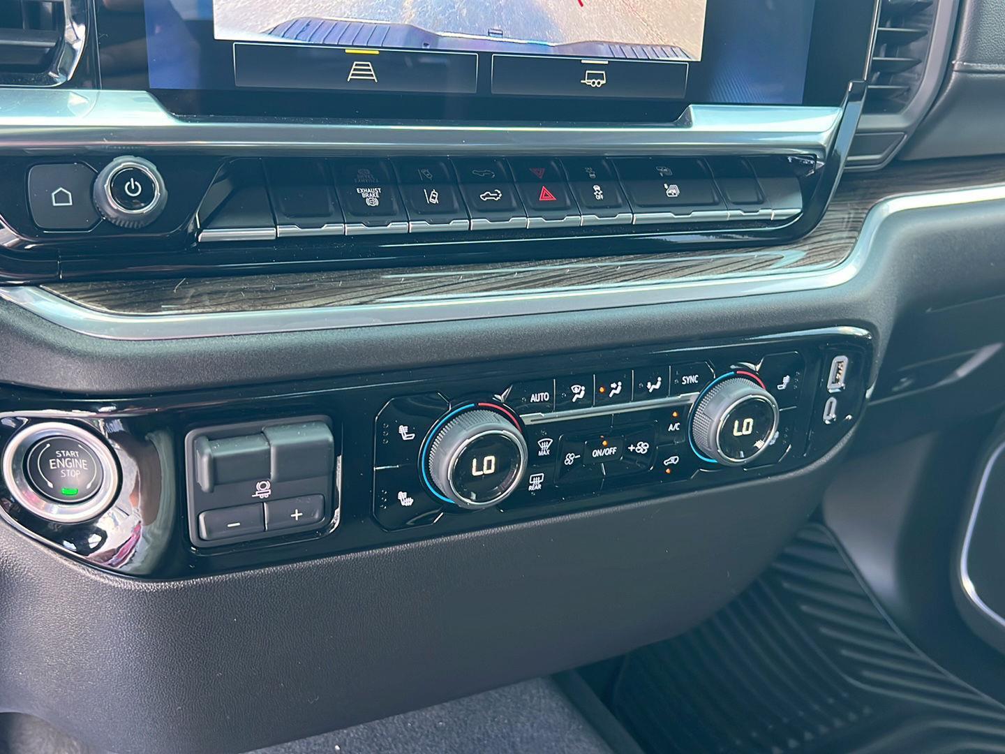 Used 2025 Summit White Chevrolet LT image 28