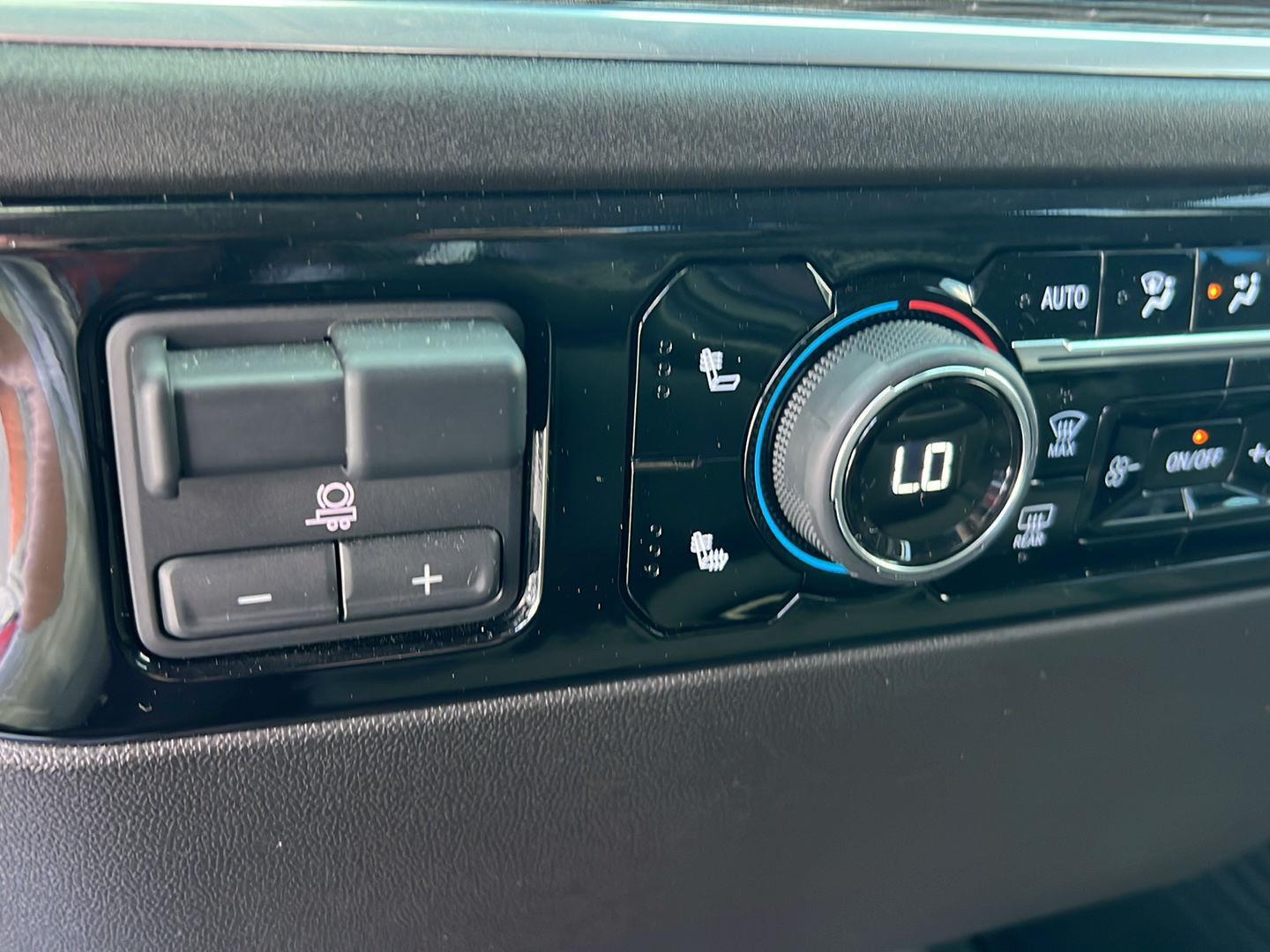 Used 2025 Summit White Chevrolet LT image 29