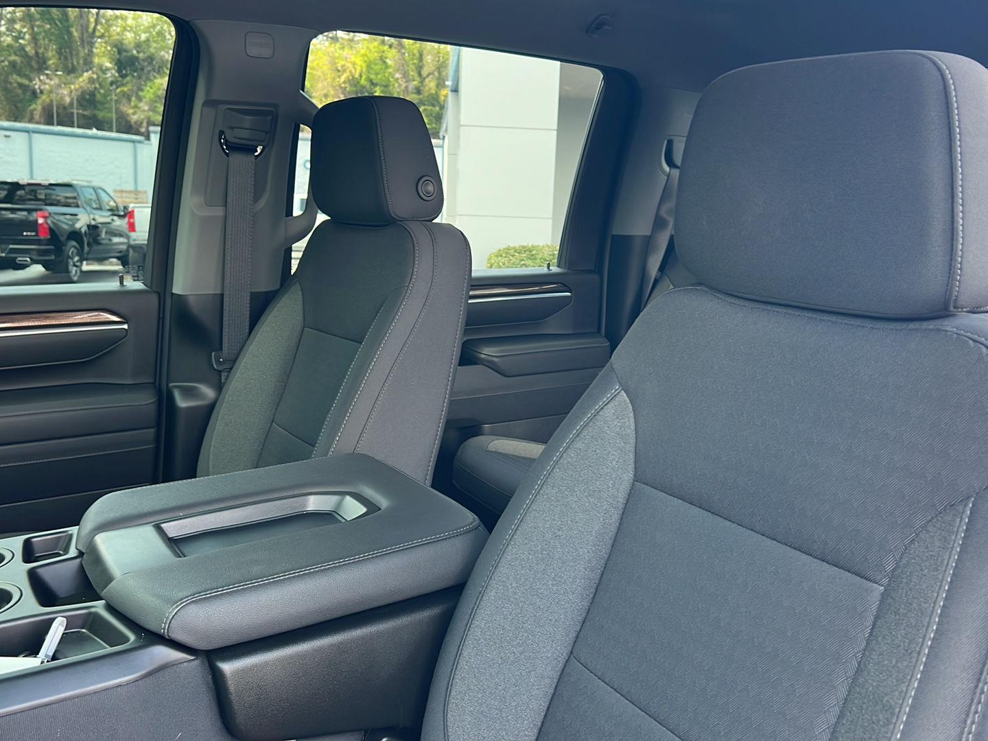 Used 2025 Summit White Chevrolet LT image 30