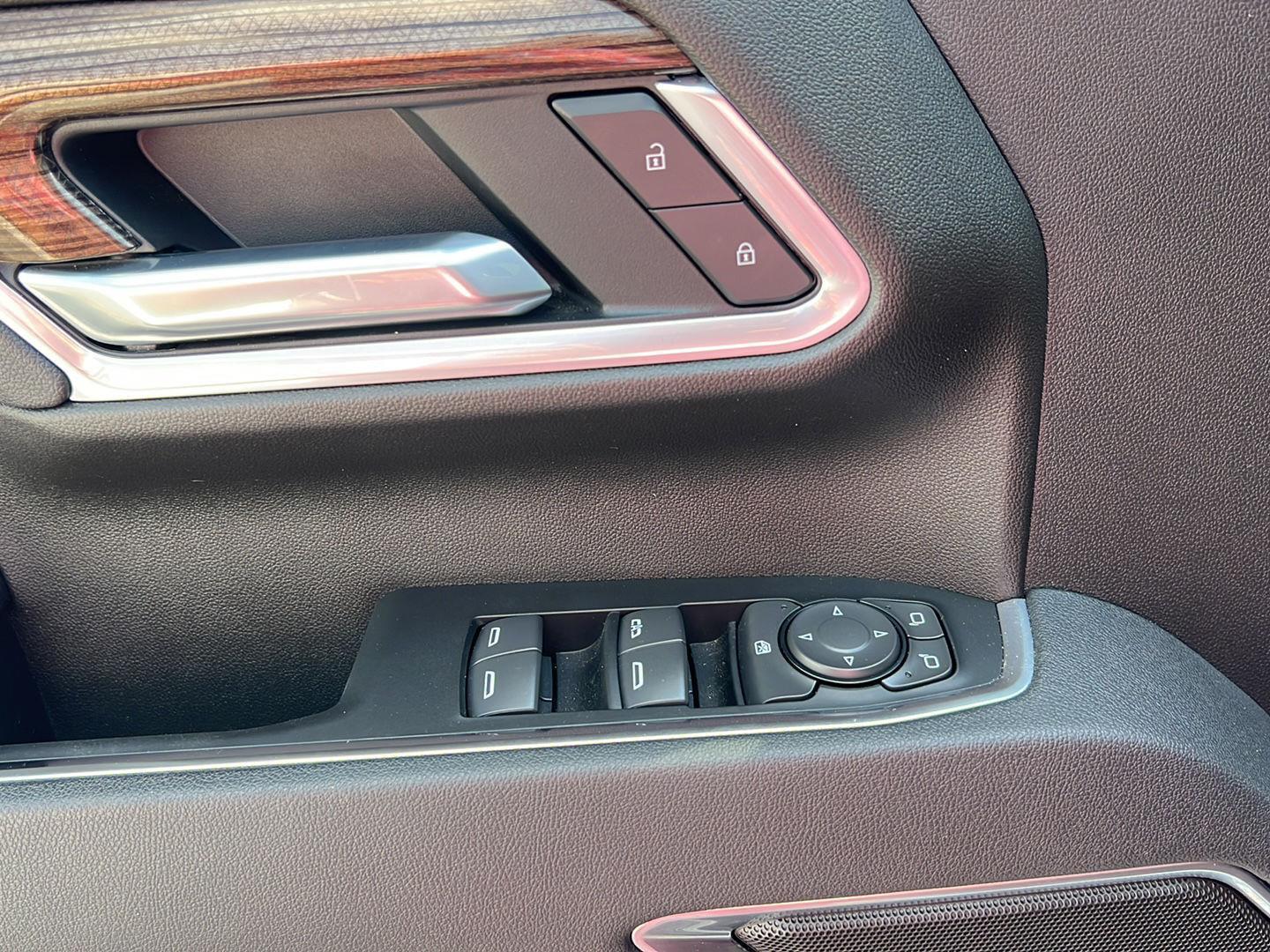 Used 2025 Summit White Chevrolet LT image 33