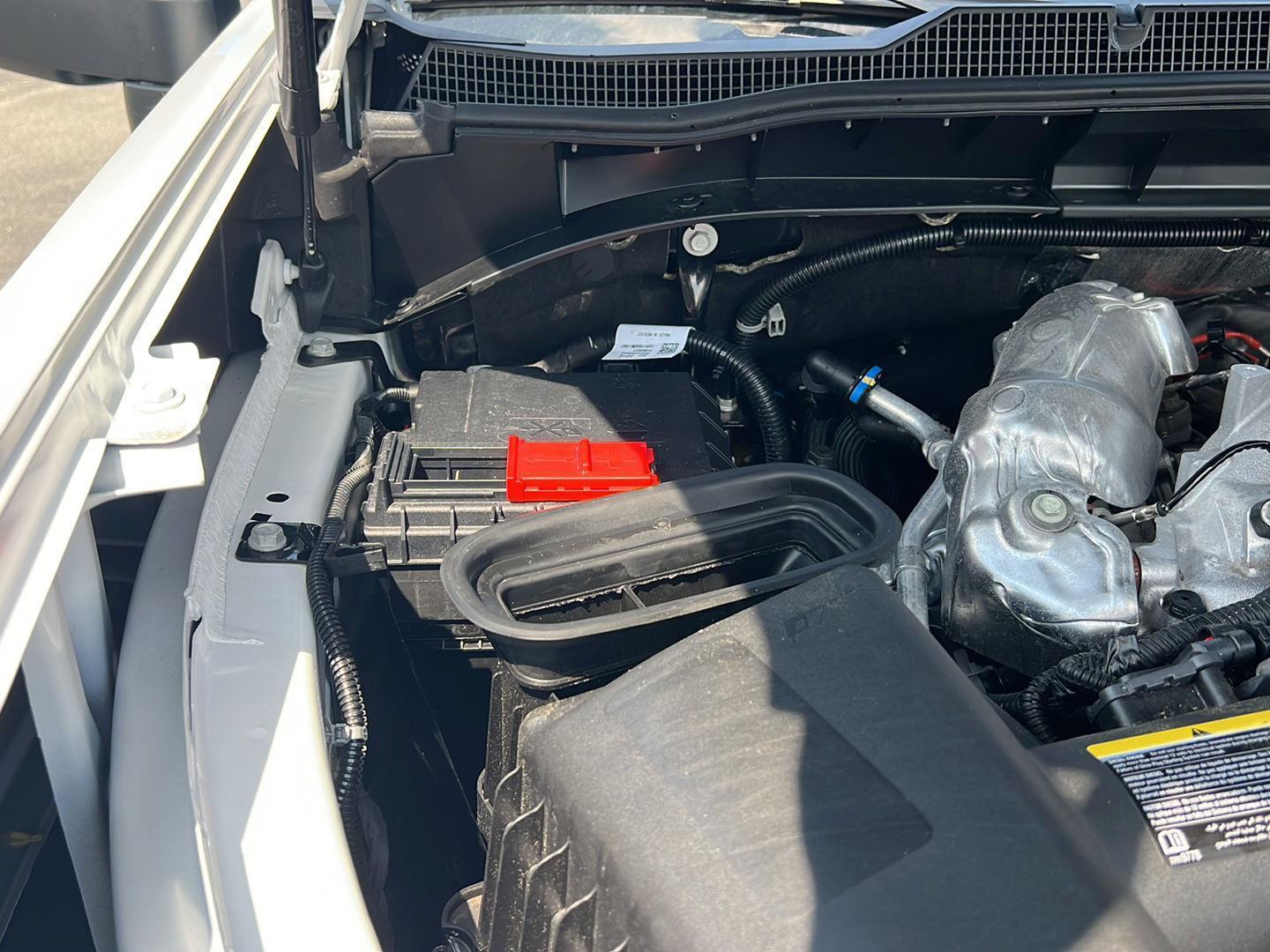 Used 2025 Summit White Chevrolet LT image 36