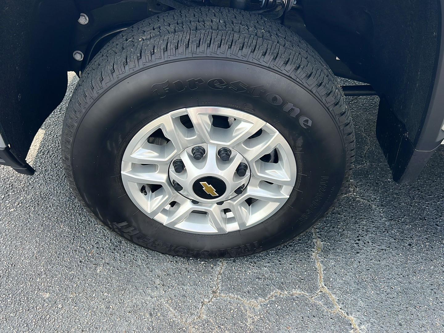 Used 2025 Summit White Chevrolet LT image 38