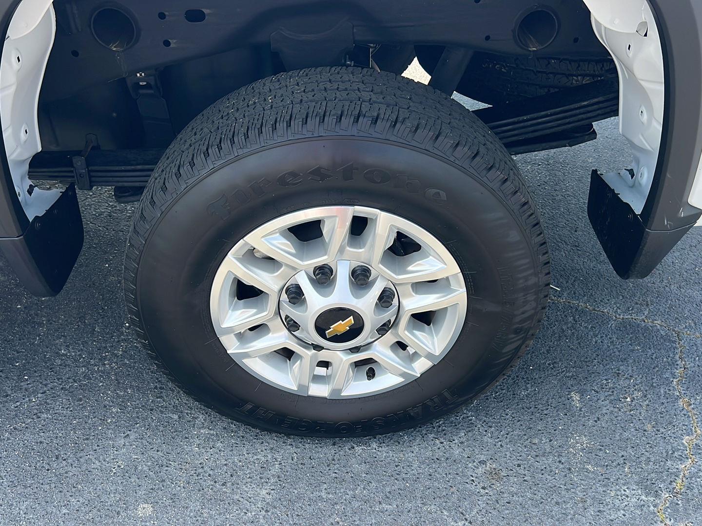 Used 2025 Summit White Chevrolet LT image 39