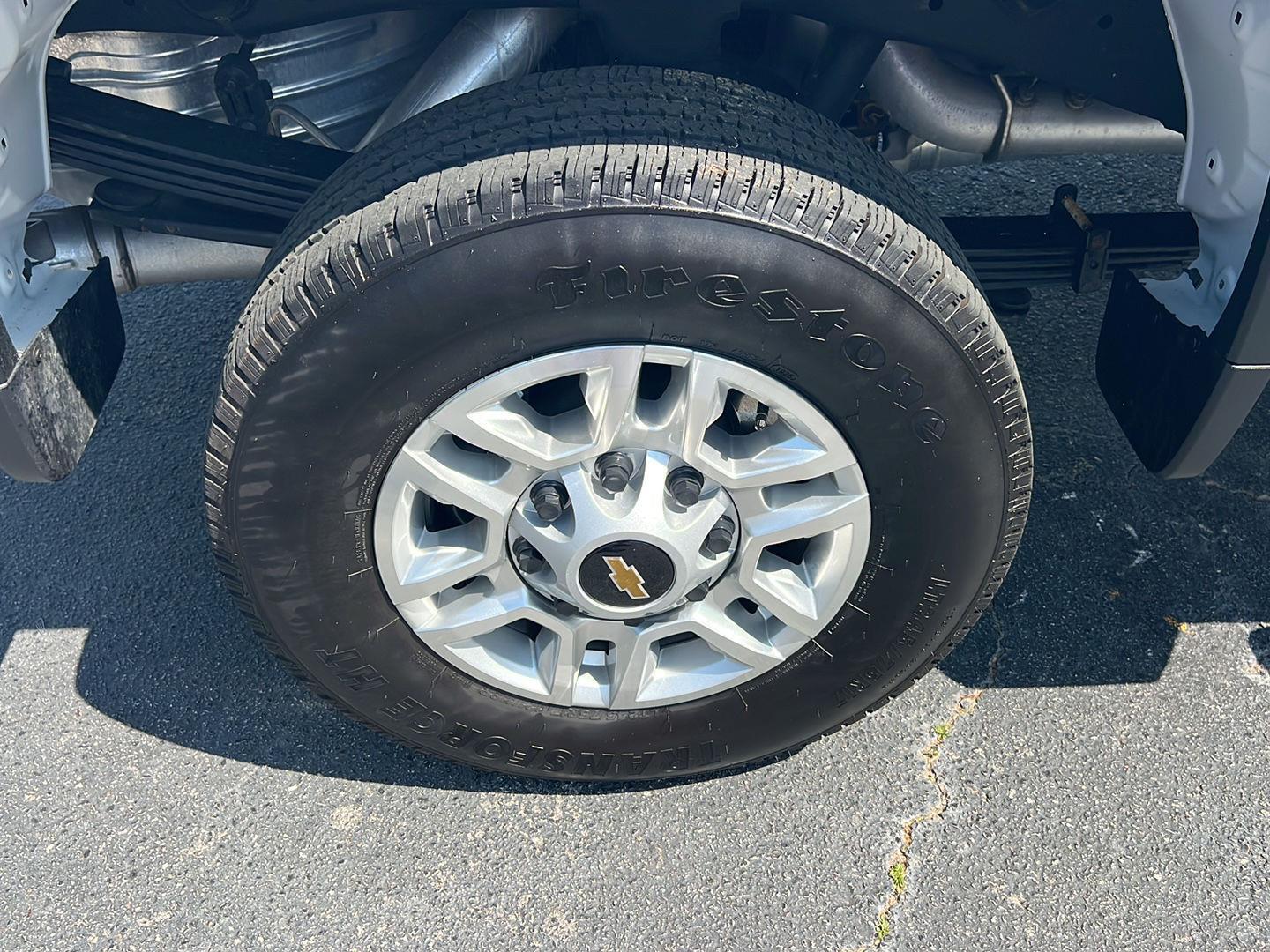 Used 2025 Summit White Chevrolet LT image 40