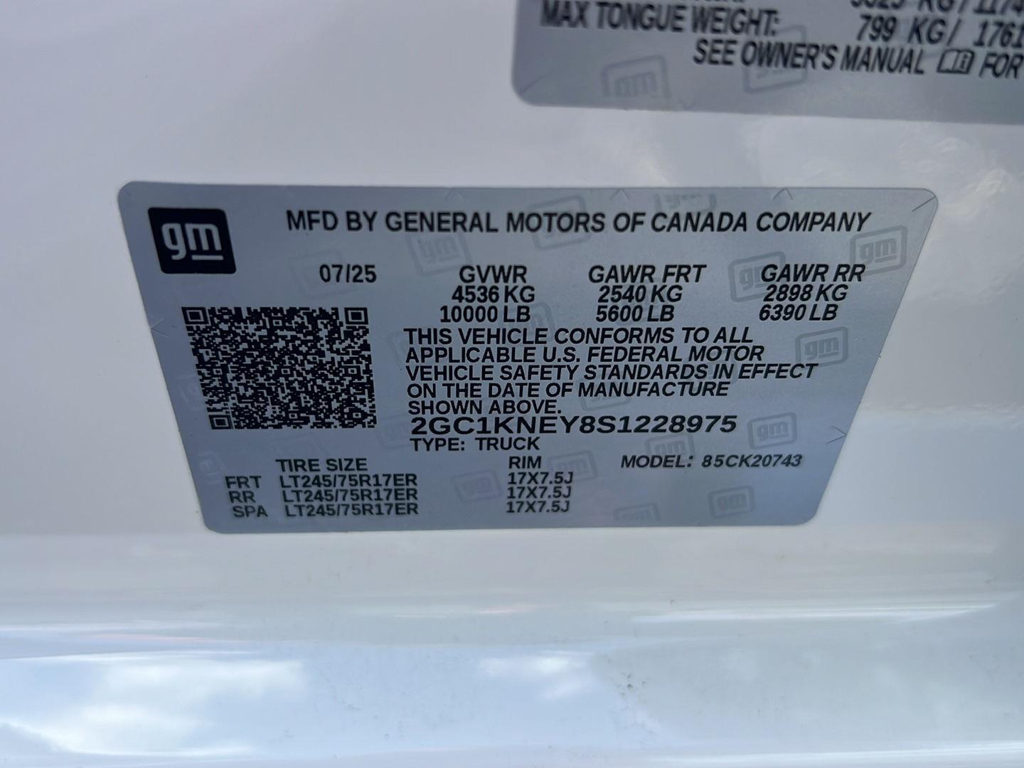 Used 2025 Summit White Chevrolet LT image 43