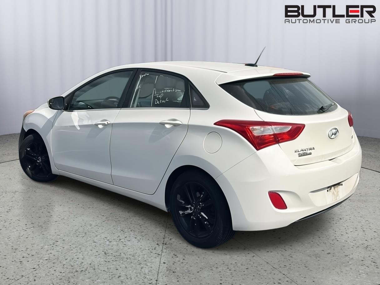 Used 2015 Monaco White Hyundai A/T image 5