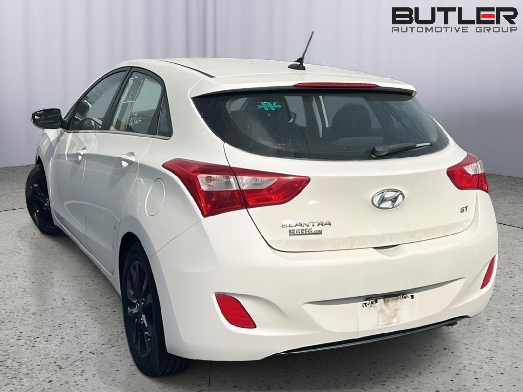 Used 2015 Monaco White Hyundai A/T image 6