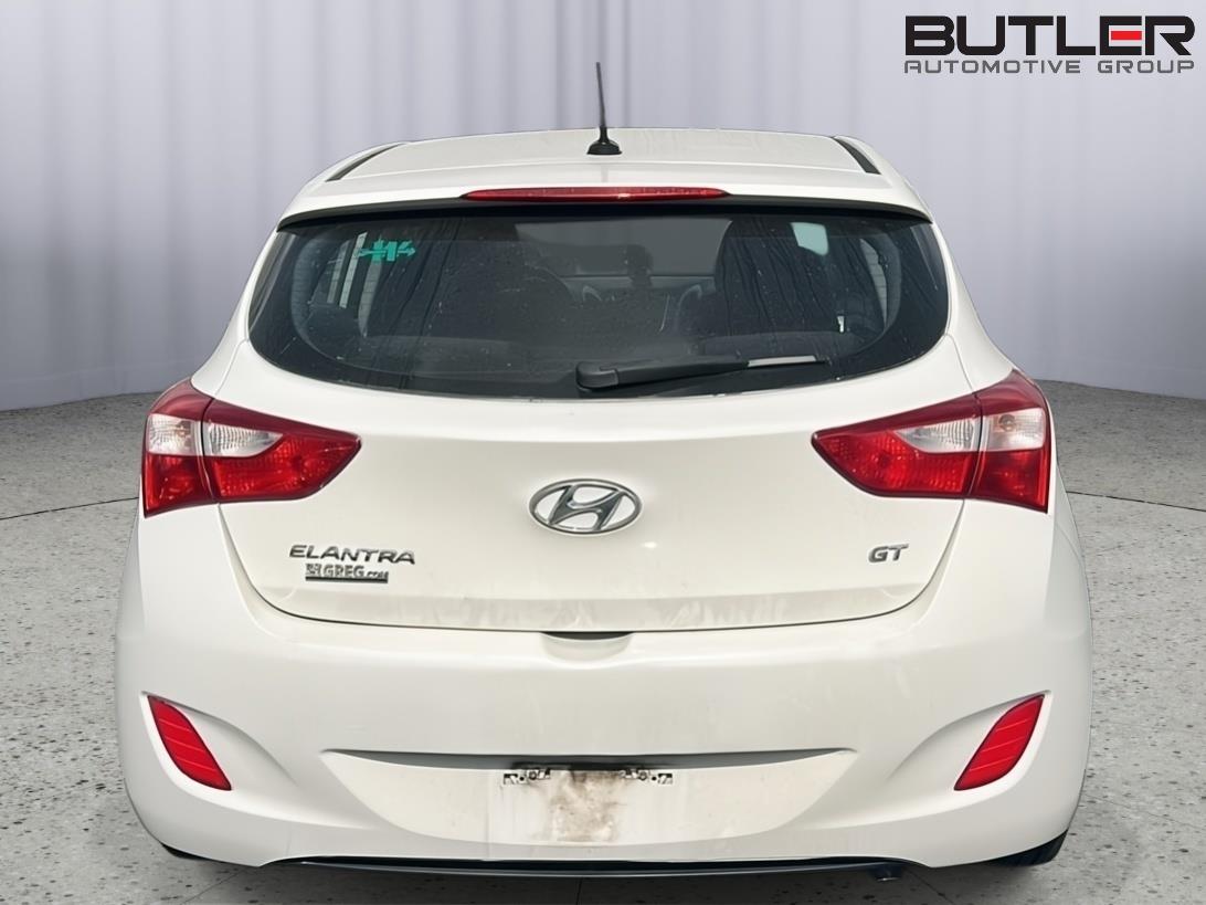 Used 2015 Monaco White Hyundai A/T image 7