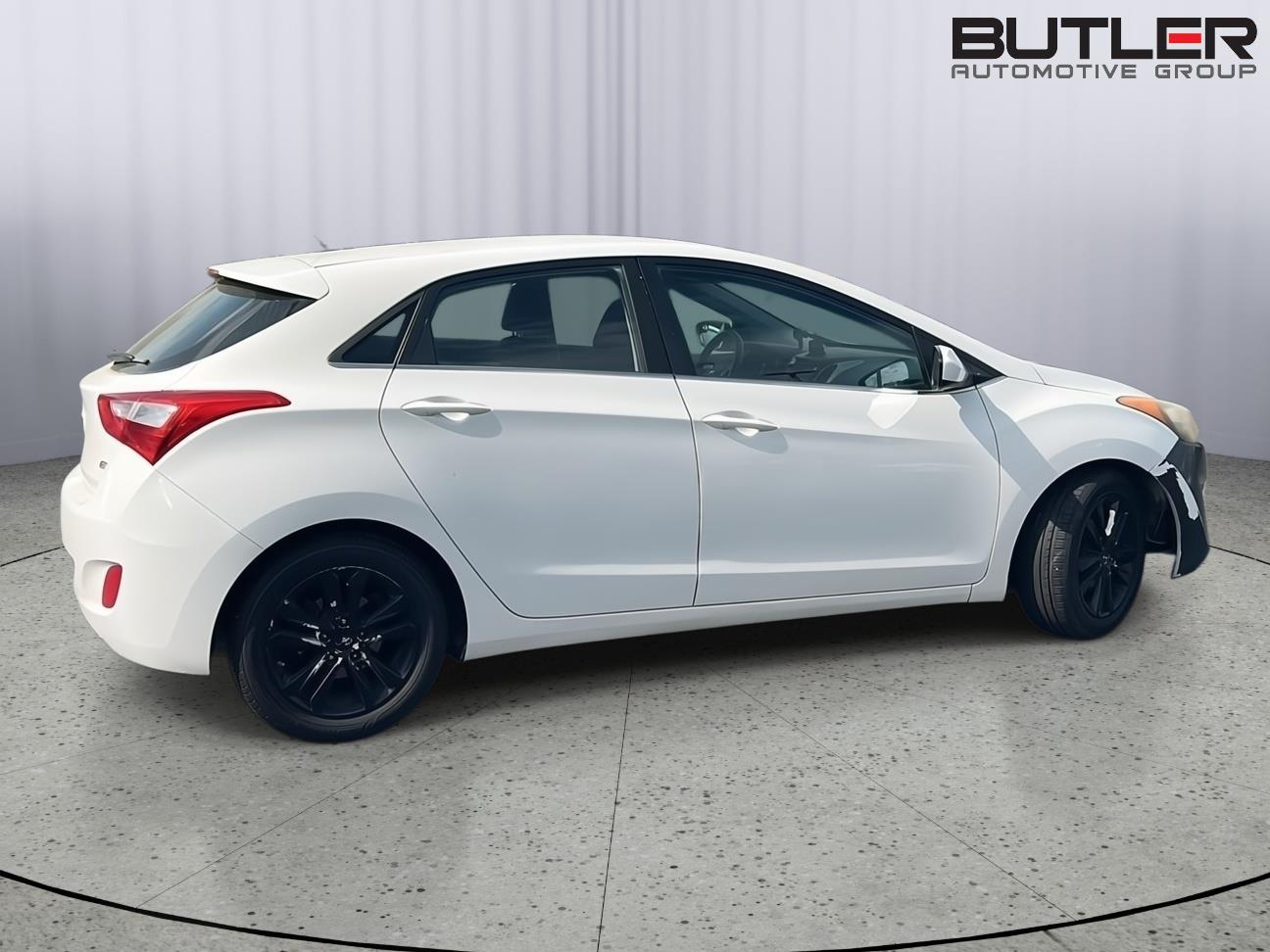 Used 2015 Monaco White Hyundai A/T image 8