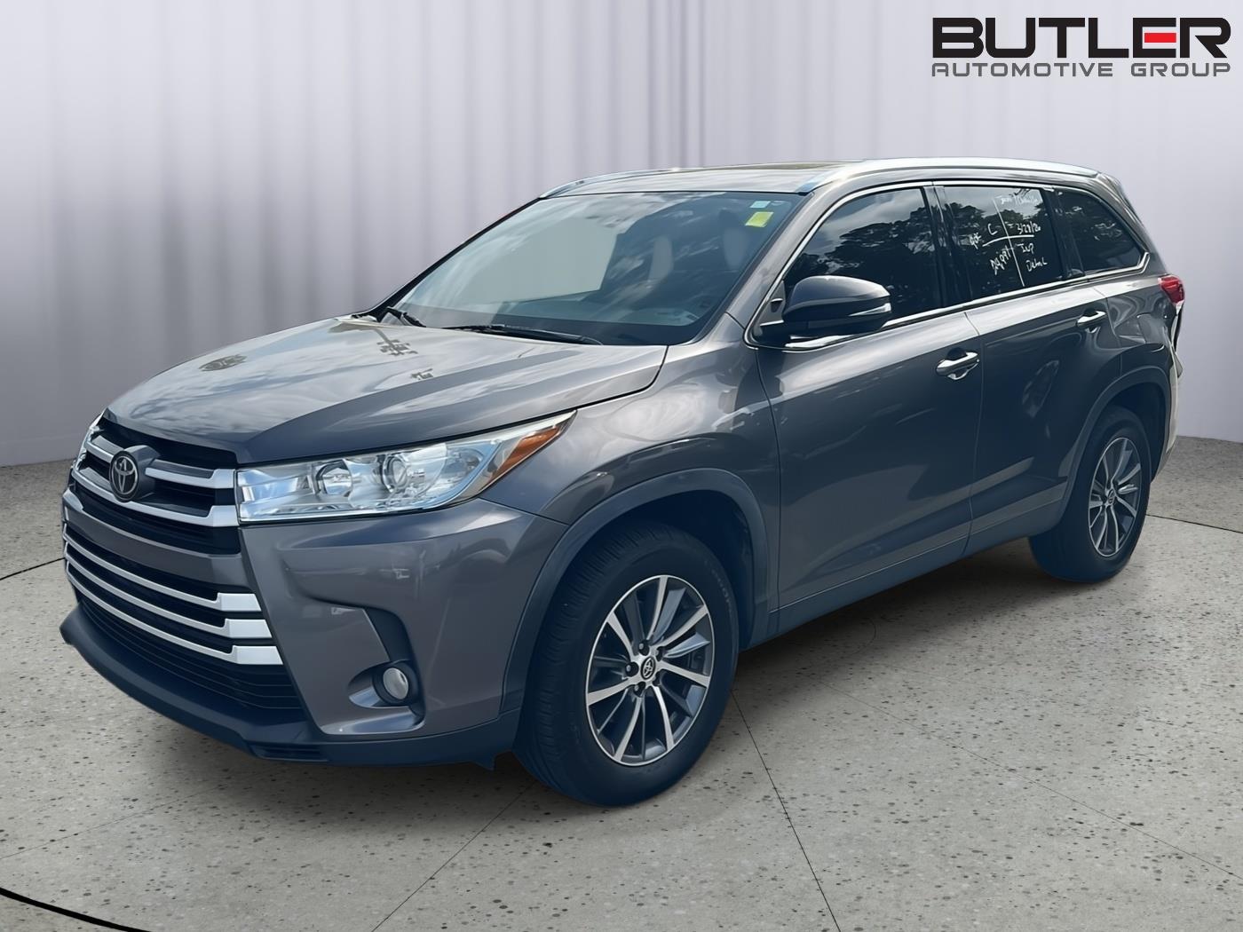 Used 2019 Predawn Gray Mica Toyota XLE image 2