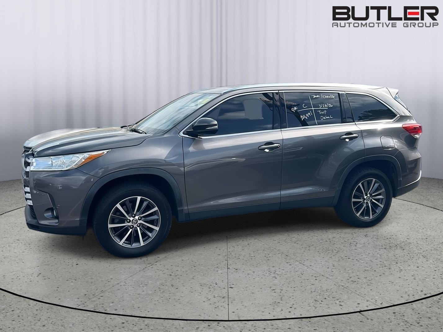 Used 2019 Predawn Gray Mica Toyota XLE image 3