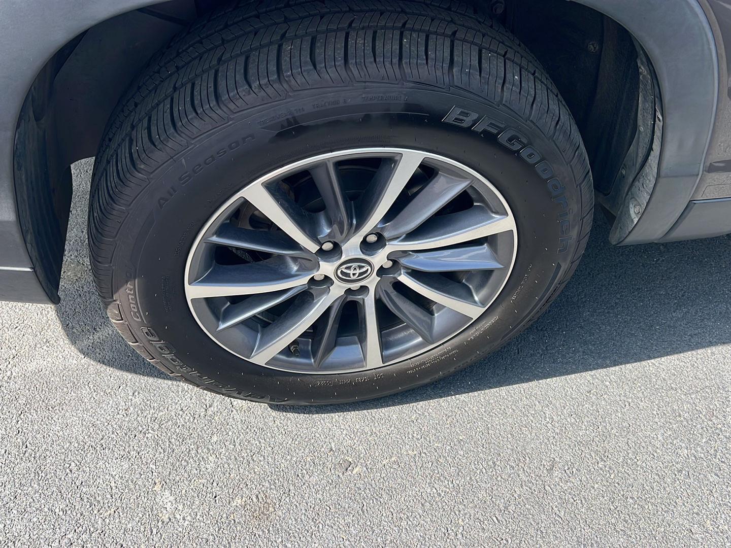 Used 2019 Predawn Gray Mica Toyota XLE image 7