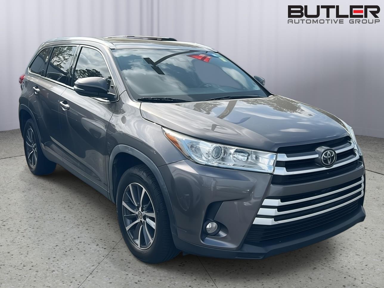 Used 2019 Predawn Gray Mica Toyota XLE image 8
