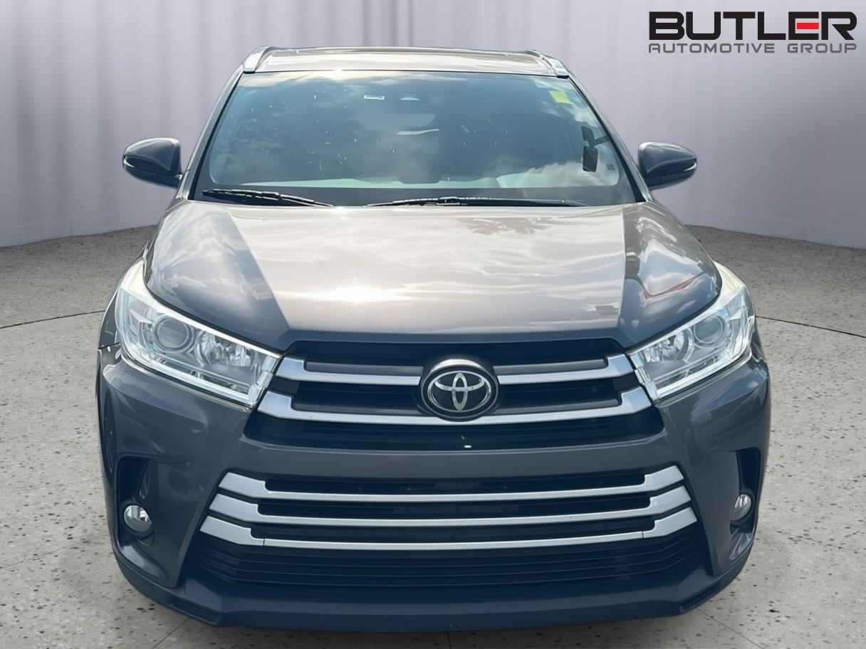 Used 2019 Predawn Gray Mica Toyota XLE image 9