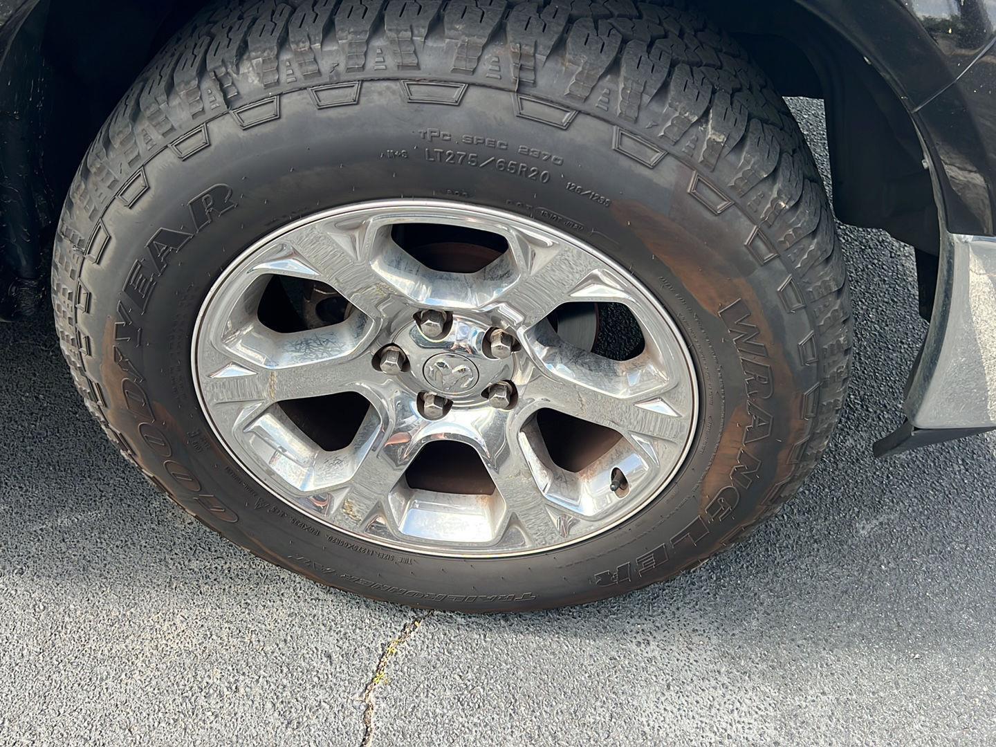 Used 2017 Brilliant Black Crystal Pearlcoat Ram Laramie image 7