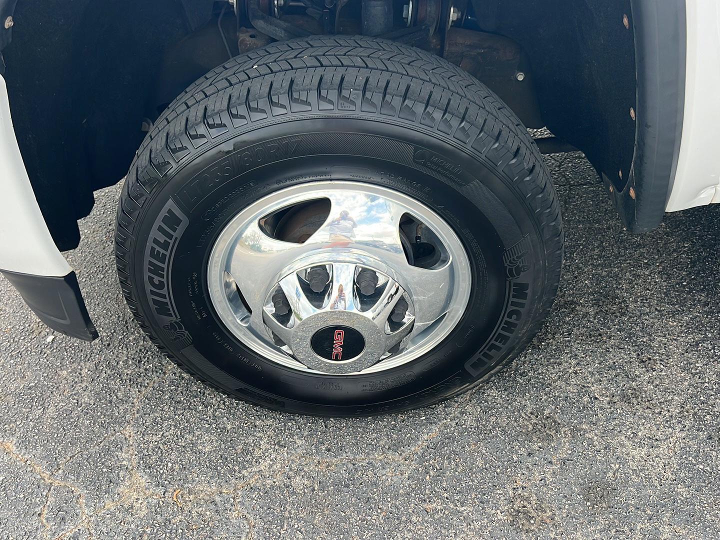 Used 2016 Summit White GMC Denali image 40