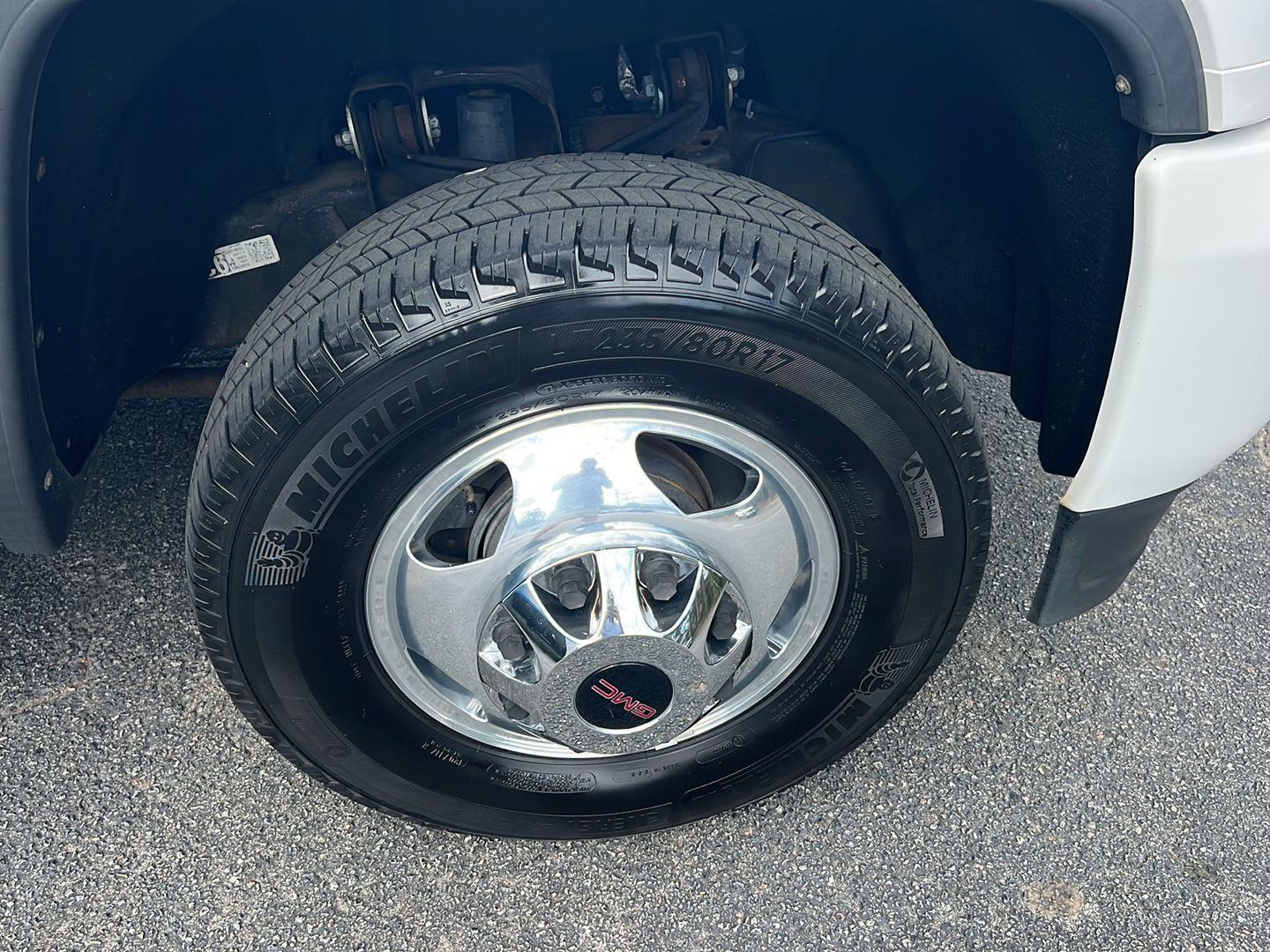 Used 2016 Summit White GMC Denali image 43