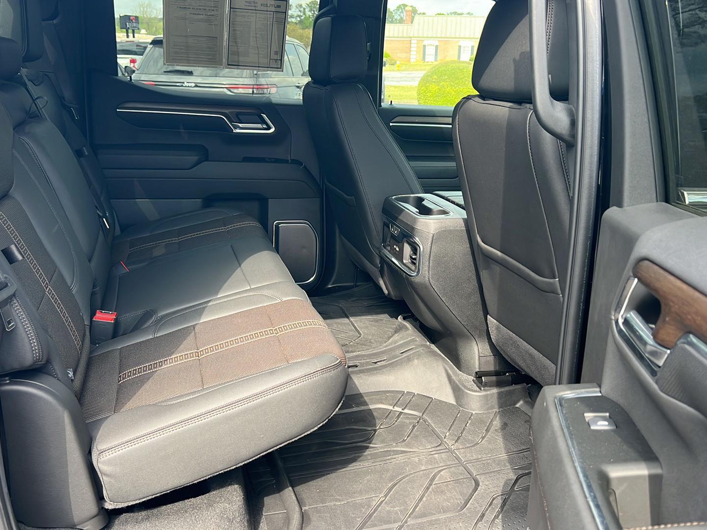 Used 2024 Black Chevrolet High Country image 13