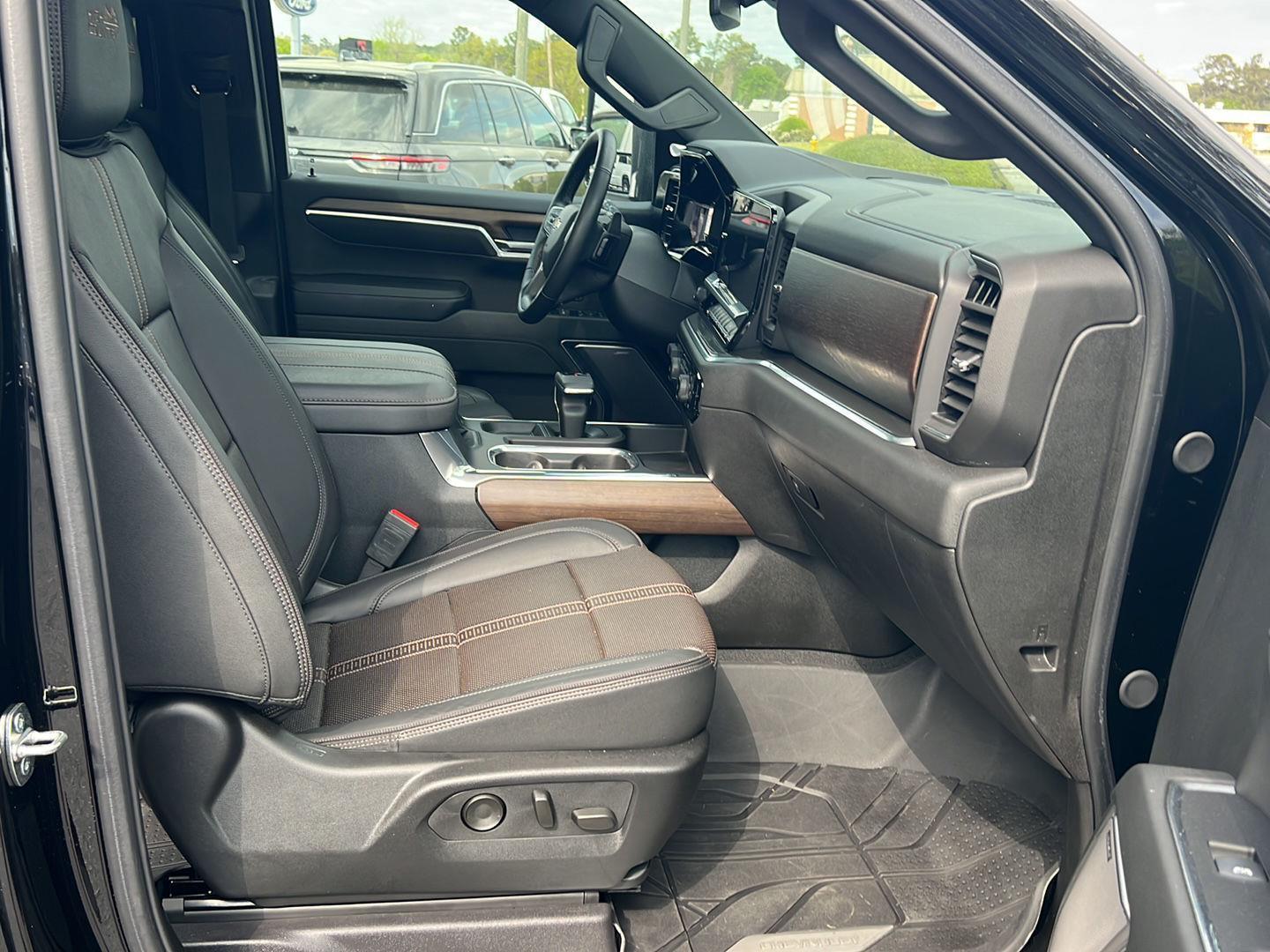 Used 2024 Black Chevrolet High Country image 14