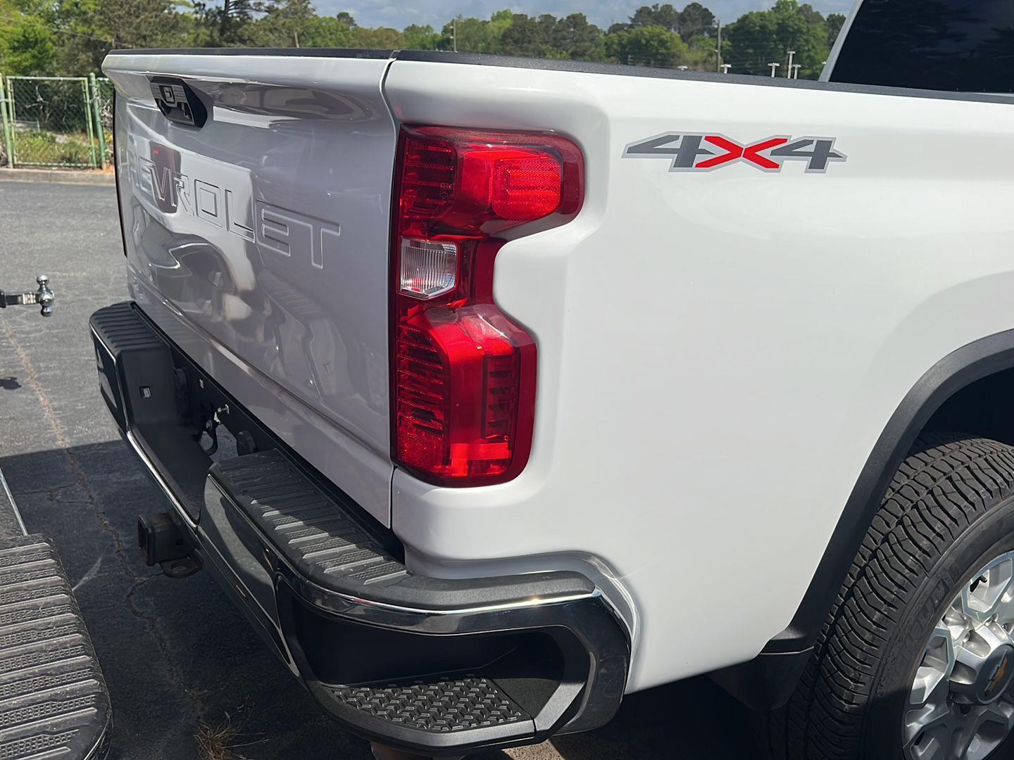 Used 2022 Summit White Chevrolet LT image 8