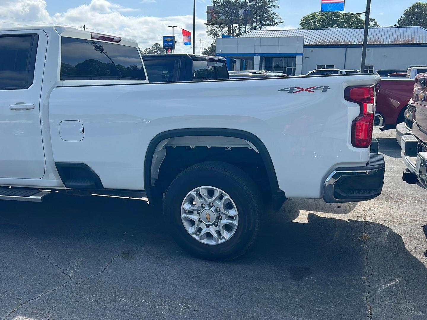 Used 2022 Summit White Chevrolet LT image 10