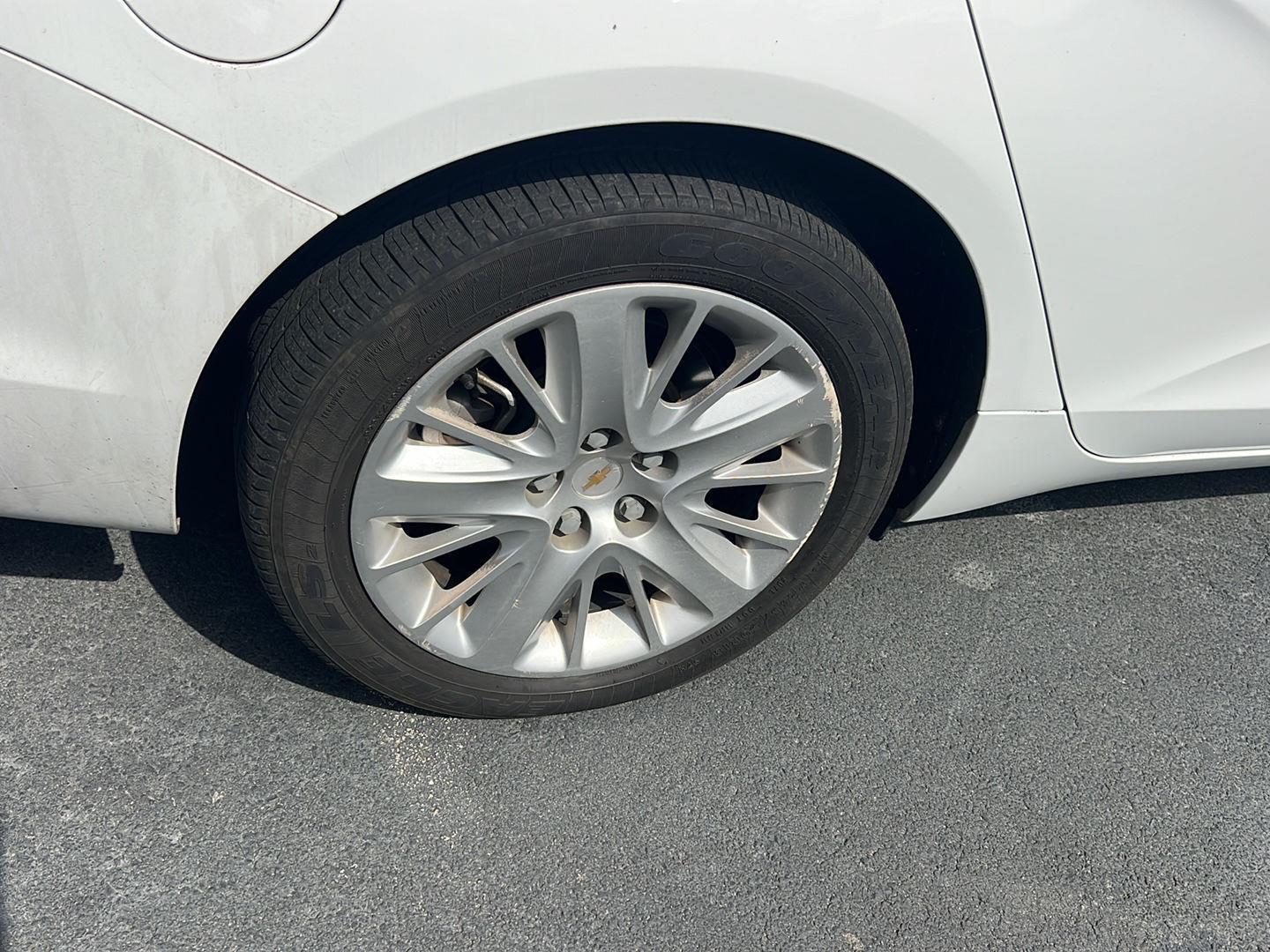 Used 2014 Summit White Chevrolet LS image 7