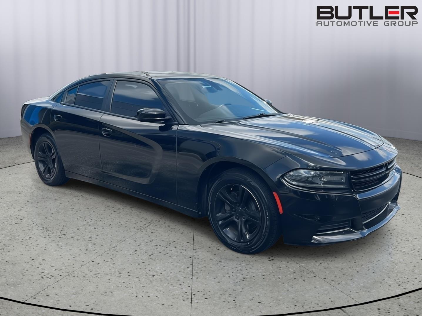 Used 2019 Pitch Black Clearcoat Dodge SXT image 8