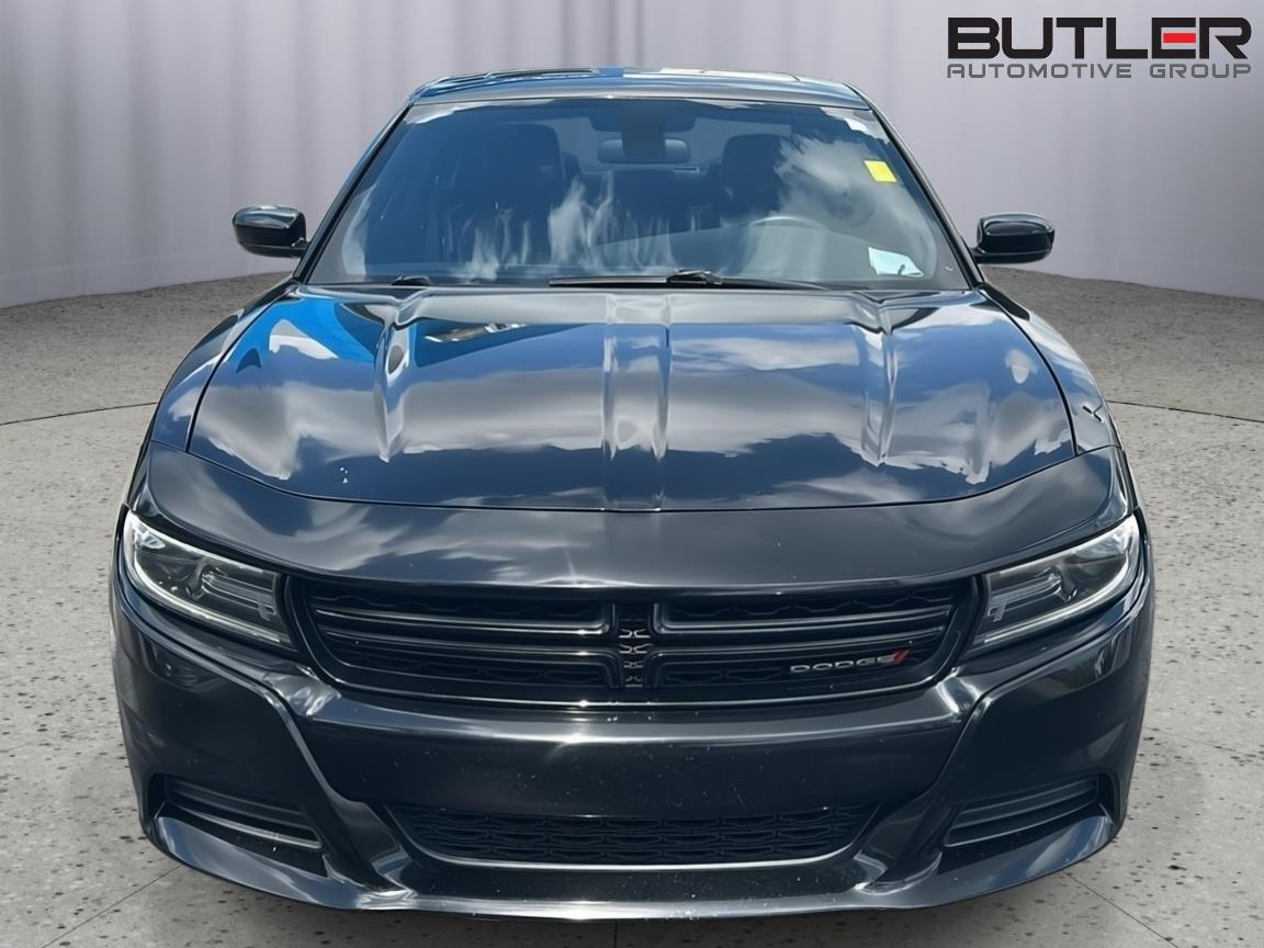 Used 2019 Pitch Black Clearcoat Dodge SXT image 9