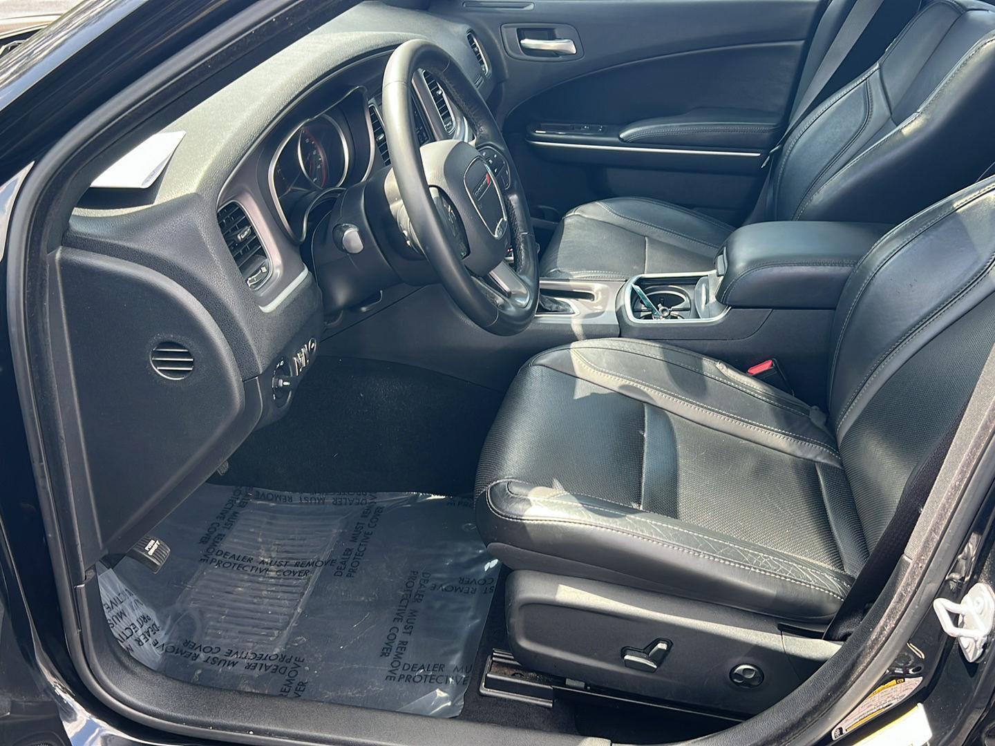 Used 2019 Pitch Black Clearcoat Dodge SXT image 10