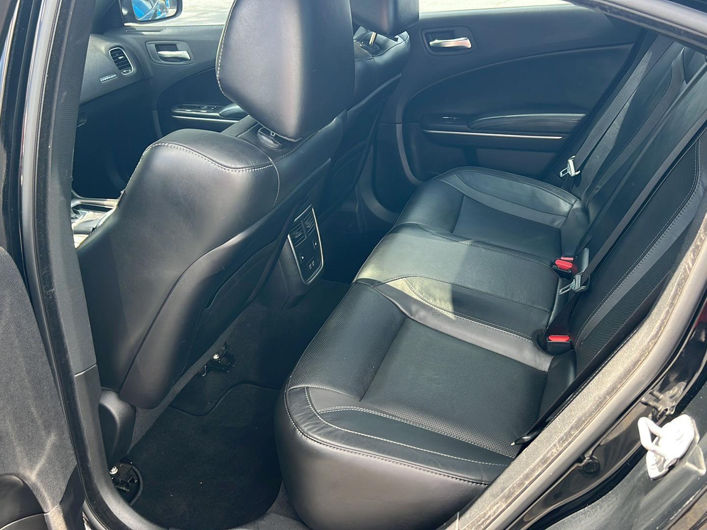 Used 2019 Pitch Black Clearcoat Dodge SXT image 11