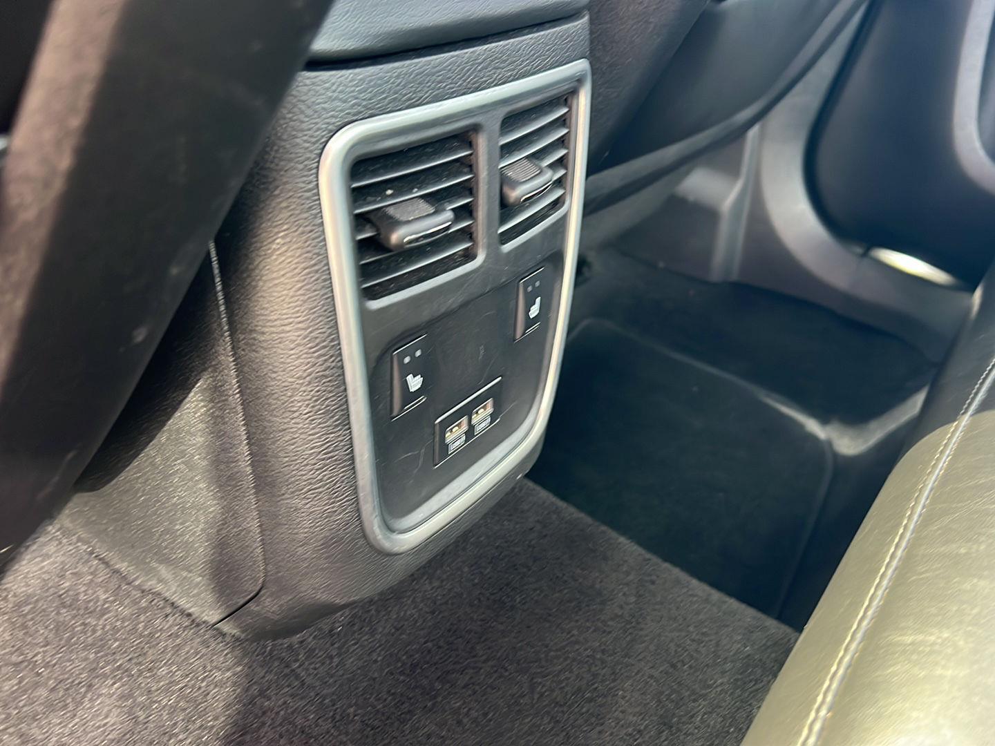 Used 2019 Pitch Black Clearcoat Dodge SXT image 12