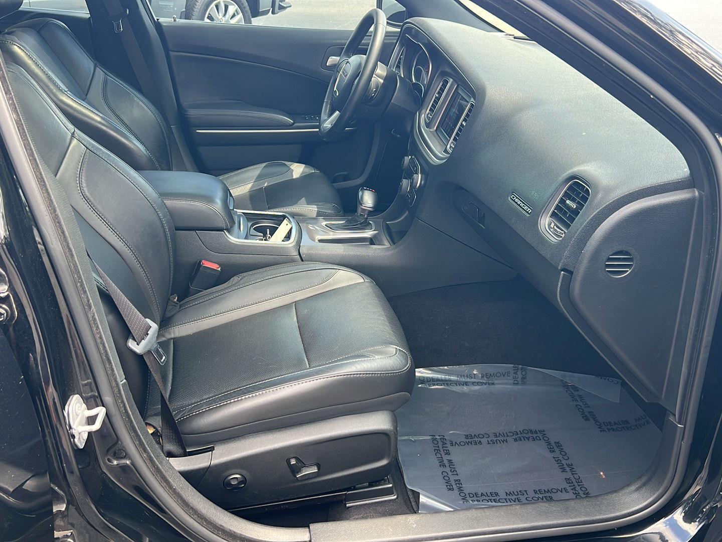 Used 2019 Pitch Black Clearcoat Dodge SXT image 14