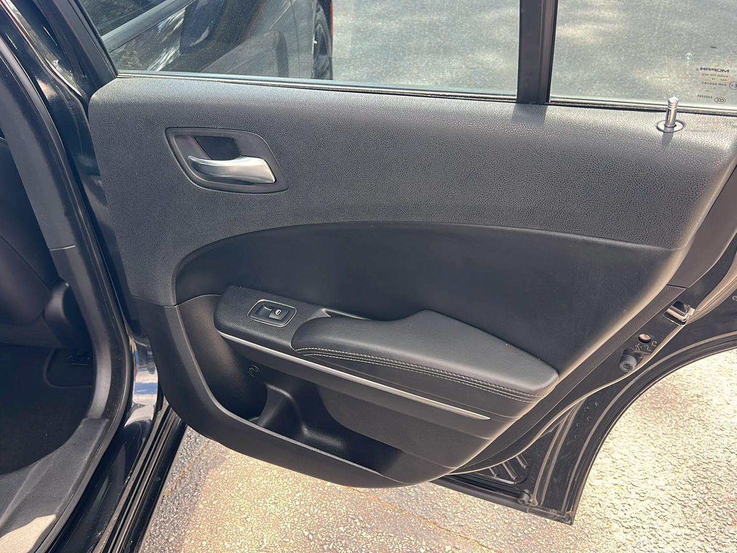 Used 2019 Pitch Black Clearcoat Dodge SXT image 16