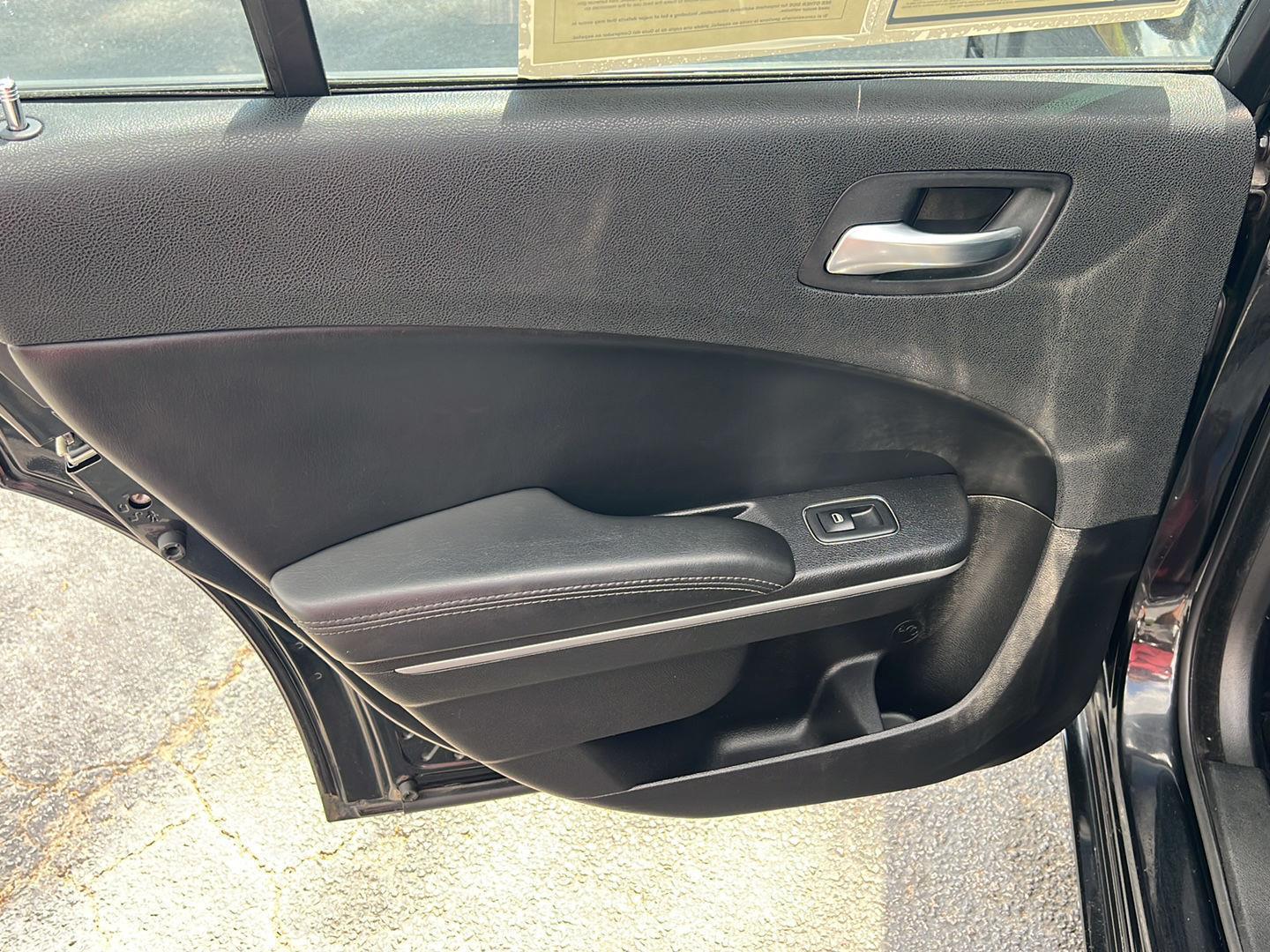 Used 2019 Pitch Black Clearcoat Dodge SXT image 18