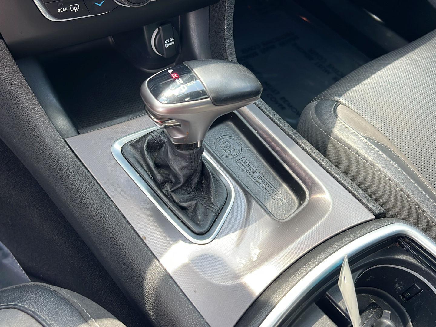 Used 2019 Pitch Black Clearcoat Dodge SXT image 30