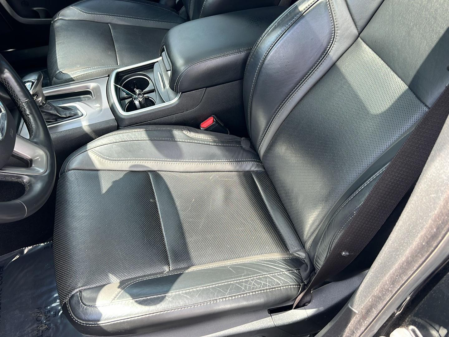 Used 2019 Pitch Black Clearcoat Dodge SXT image 32