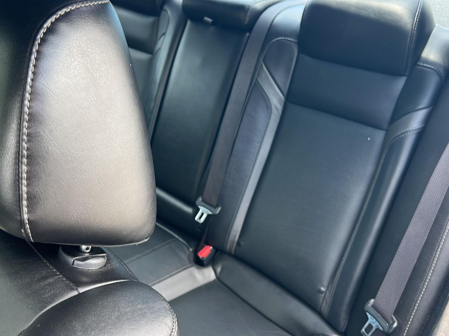 Used 2019 Pitch Black Clearcoat Dodge SXT image 33