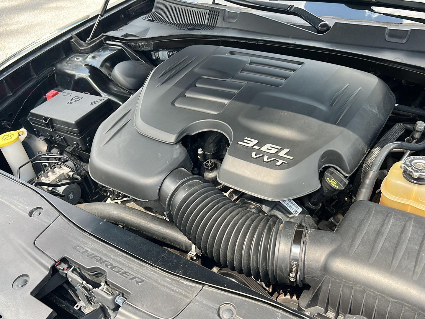 Used 2019 Pitch Black Clearcoat Dodge SXT image 37