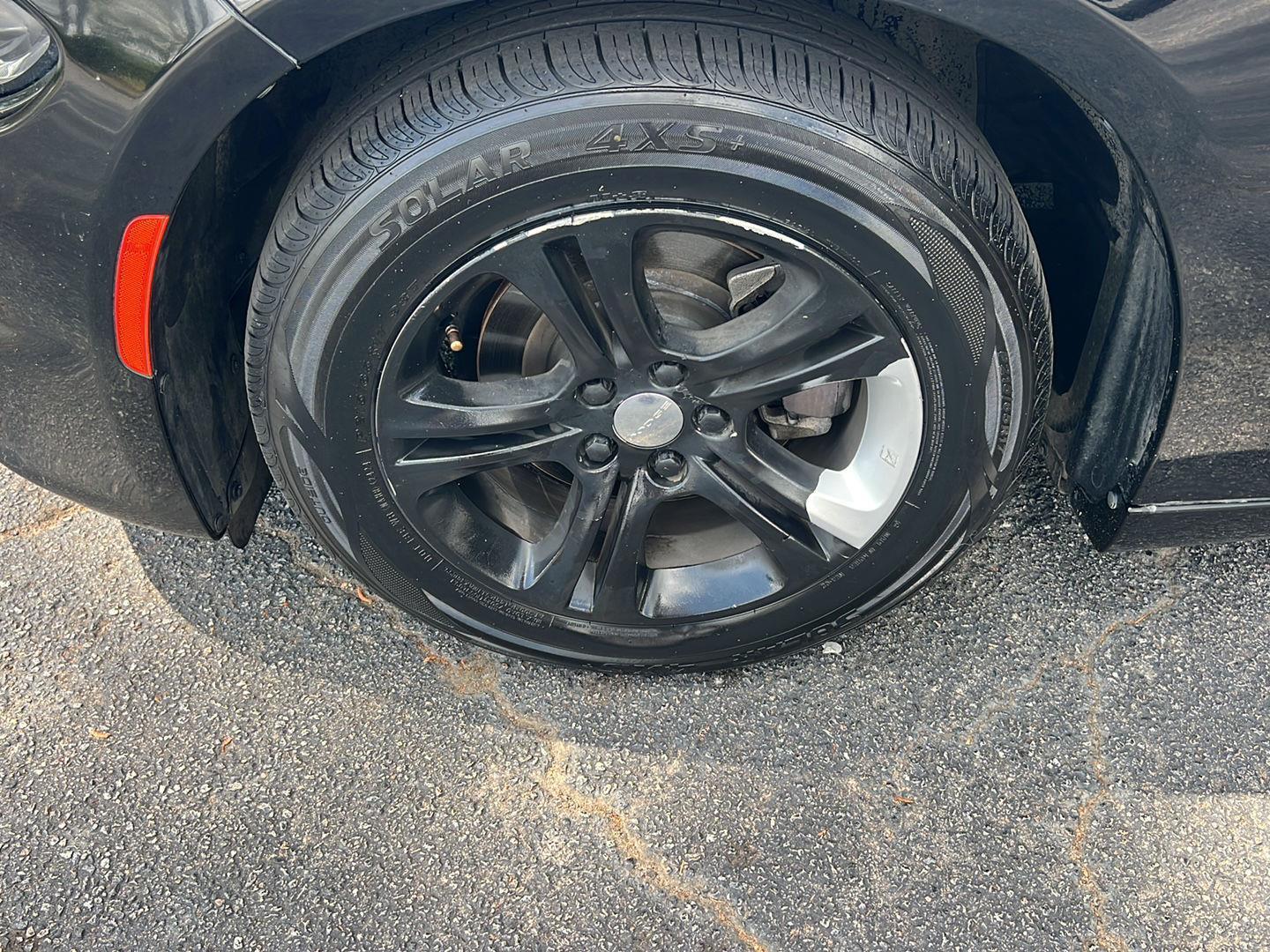 Used 2019 Pitch Black Clearcoat Dodge SXT image 38