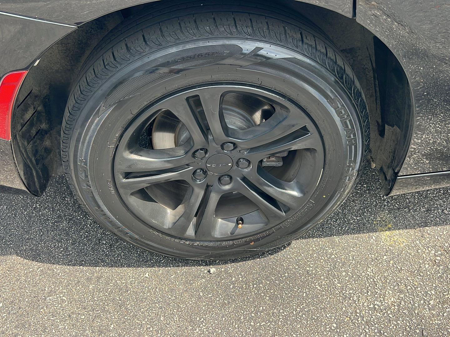 Used 2019 Pitch Black Clearcoat Dodge SXT image 40