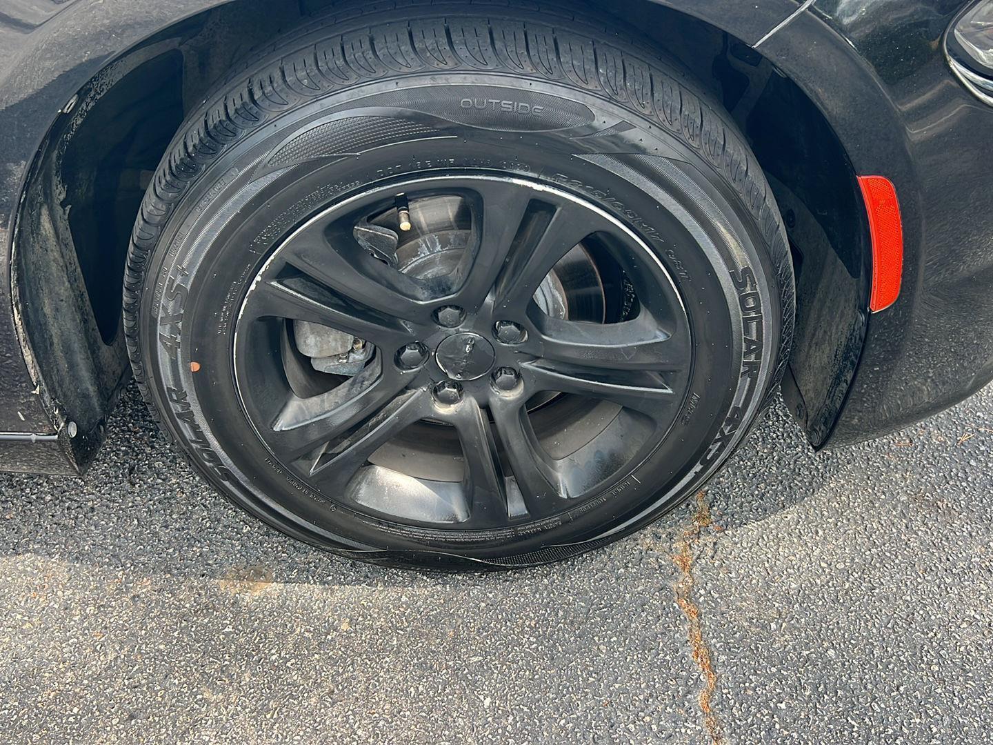 Used 2019 Pitch Black Clearcoat Dodge SXT image 41