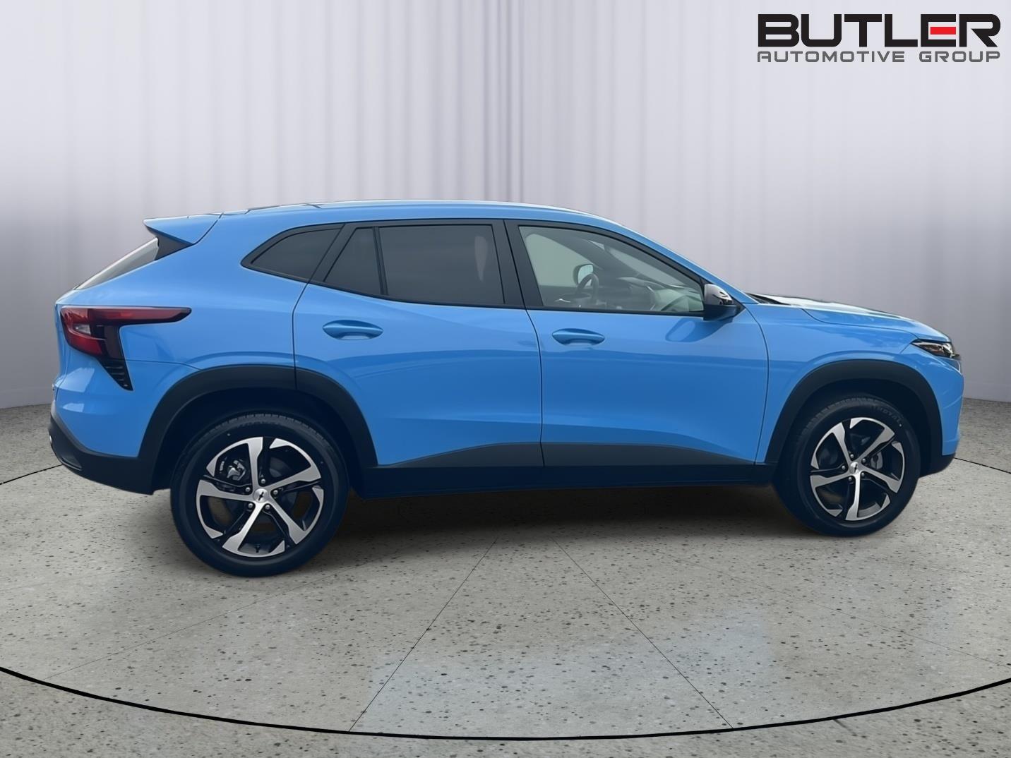 Used 2024 Fountain Blue Chevrolet 1RS image 7