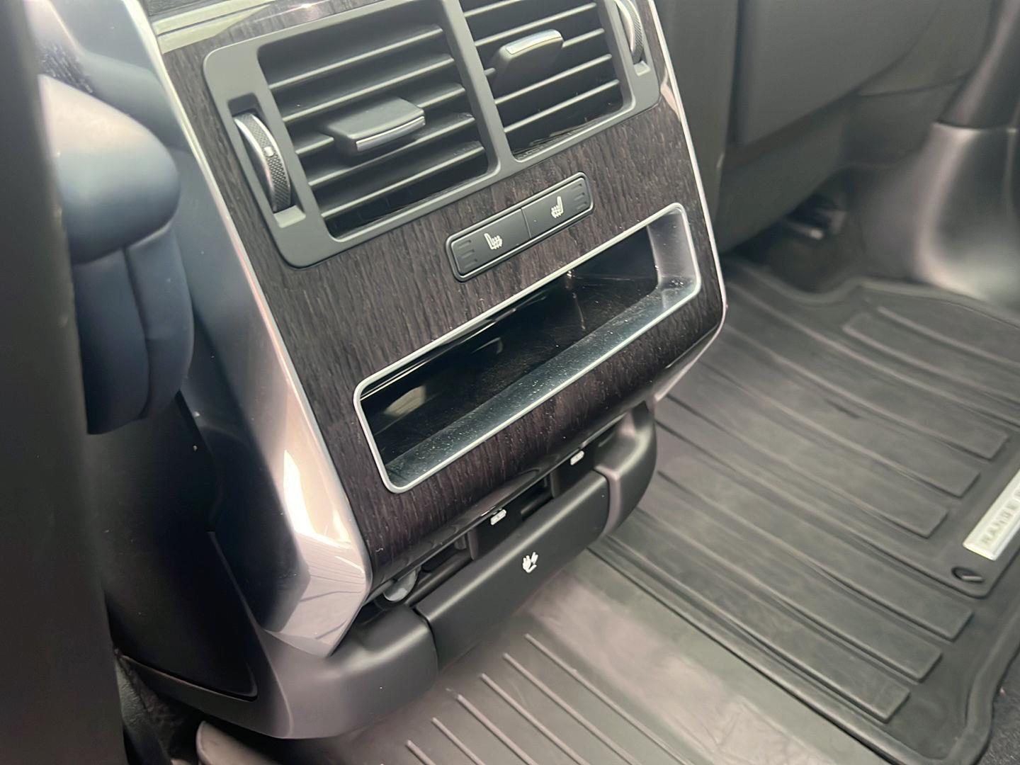 Used 2020 Indus Silver Metallic Land Rover HSE Dynamic image 12