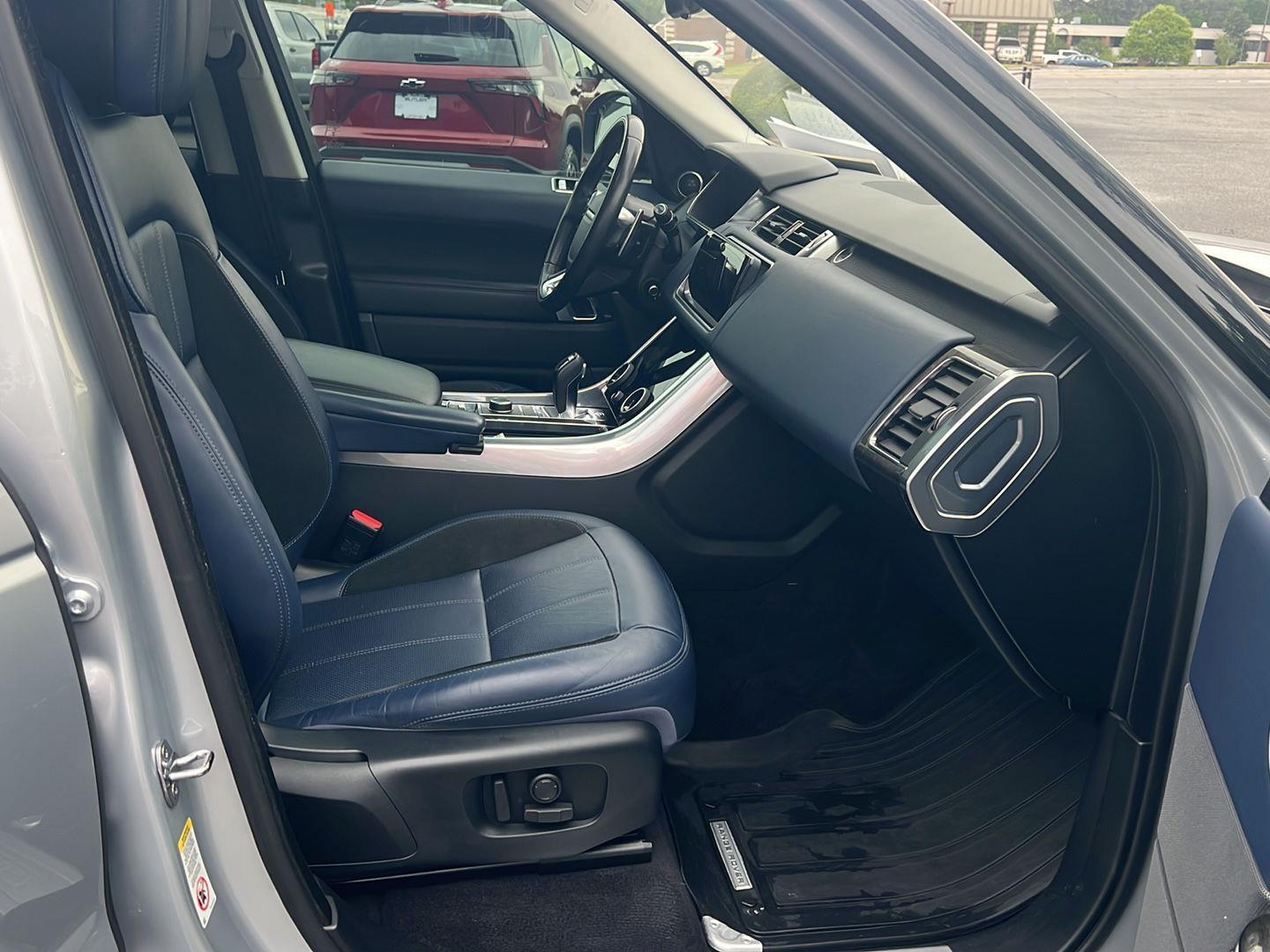 Used 2020 Indus Silver Metallic Land Rover HSE Dynamic image 14