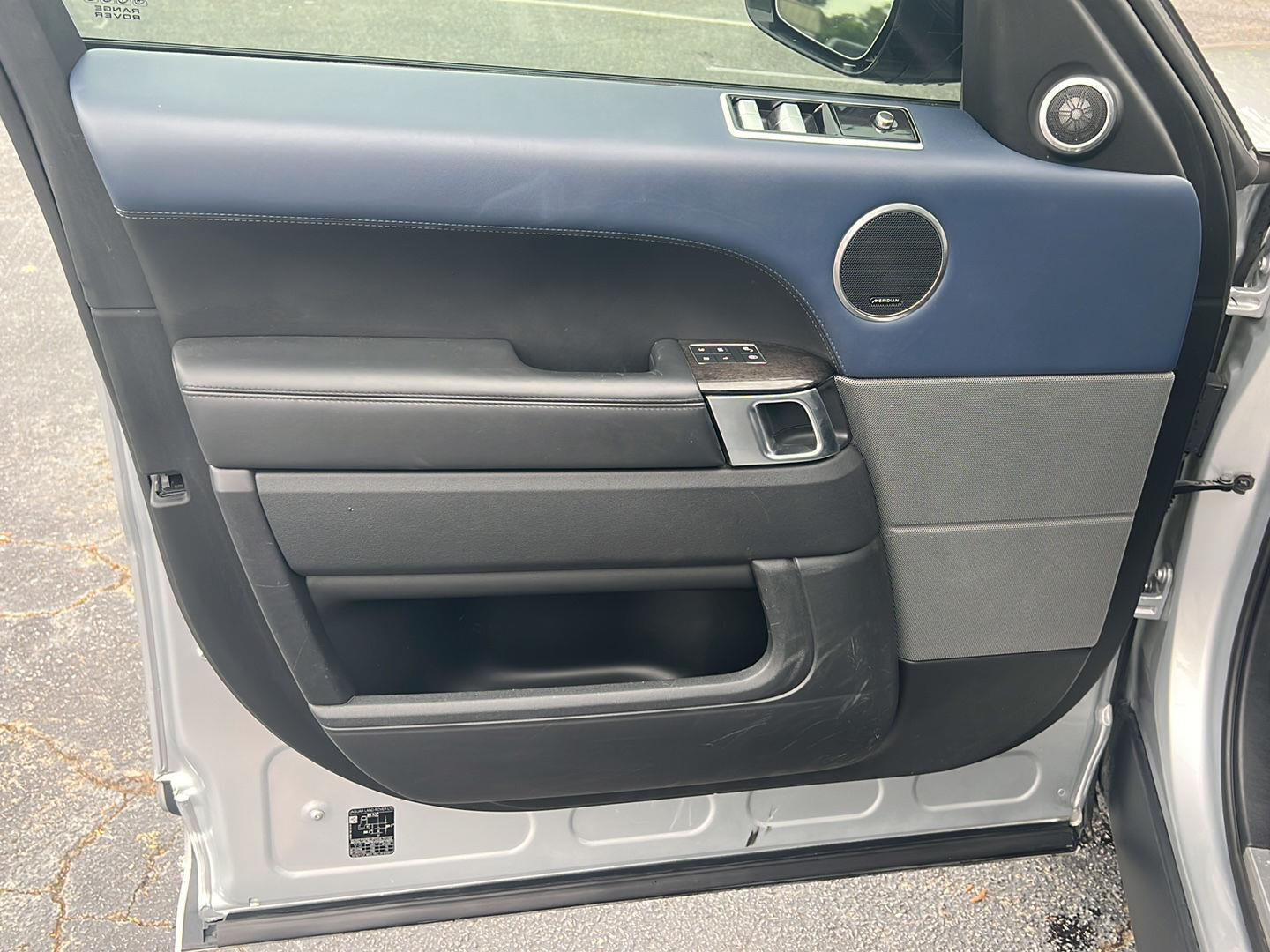 Used 2020 Indus Silver Metallic Land Rover HSE Dynamic image 17