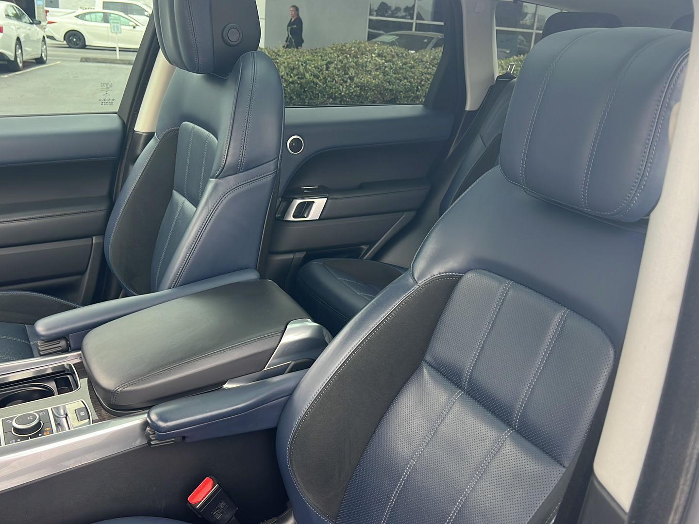 Used 2020 Indus Silver Metallic Land Rover HSE Dynamic image 30