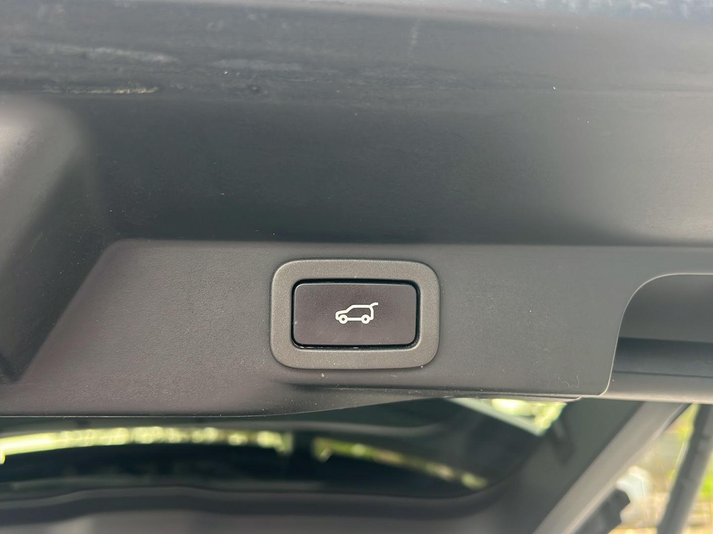 Used 2020 Indus Silver Metallic Land Rover HSE Dynamic image 35