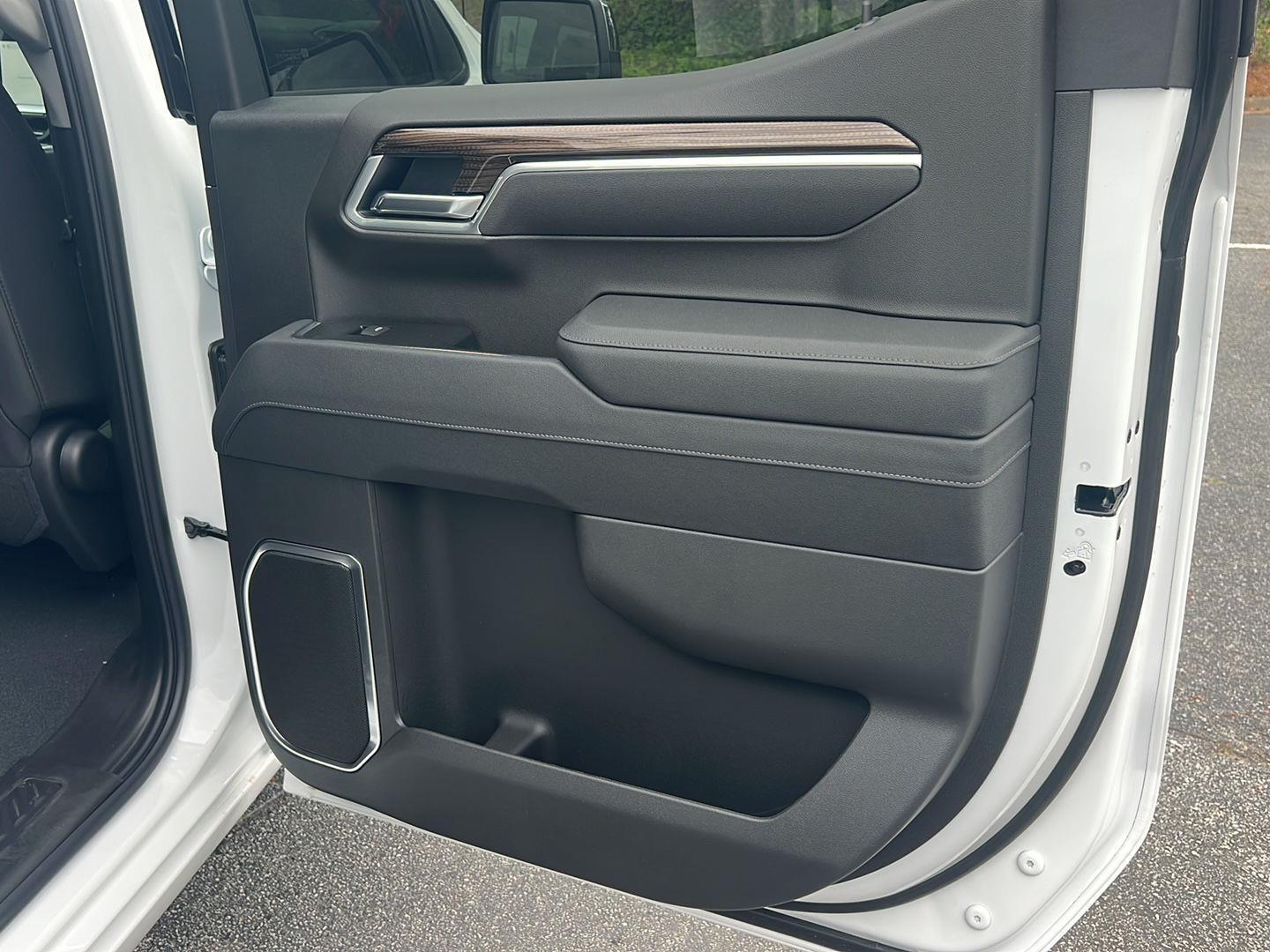 New 2026 Summit White Chevrolet LT image 15