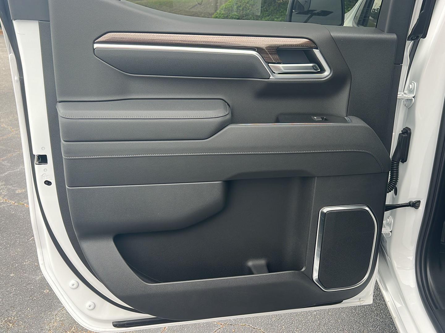 New 2026 Summit White Chevrolet LT image 17