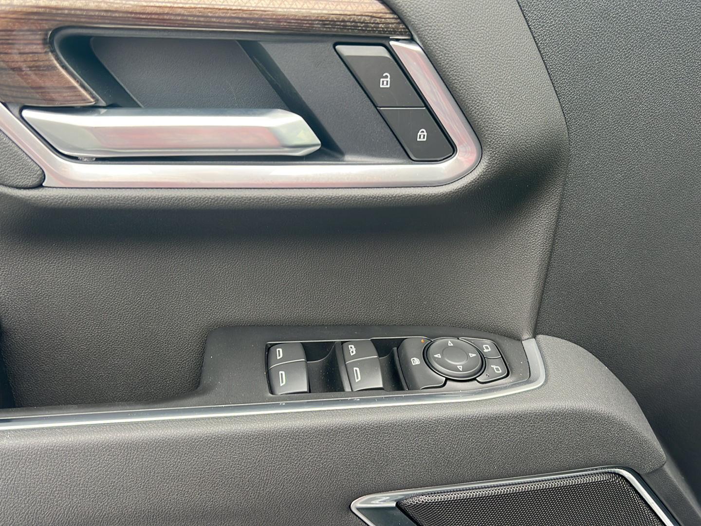 New 2026 Summit White Chevrolet LT image 32